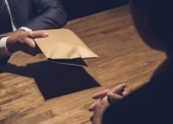 عاجل.. رشوة تطيح بموظف جماعي بالحوز