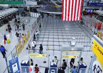 بينها دول عربية.. قائمة أمريكية لحظر السفر على عشرات الدول