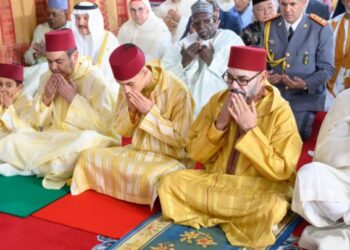 أمير المؤمنين يؤدي صلاة عيد الفطر المبارك بالمشور السعيد بالرباط