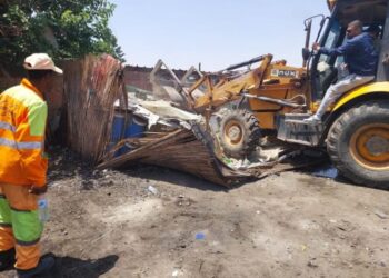 السلطات تتدخل لهدم مستودع “الشينوي” الذي كان يختبئ فيه المجرم “الزائر”