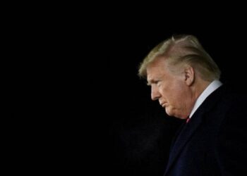 فضيحة مدوية.. بيانات سرية لمستشاري ترامب تباع على الإنترنت