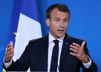 ماكرون على ثقة بإطلاق سراح الروائي بوعلام صنصال