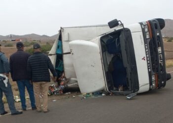 عاجل.. انقلاب شاحنة محملة بالخمور بمراكش +صور