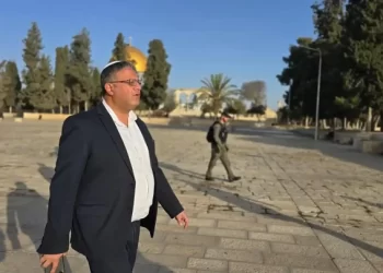 بن غفير يقتحم باحات المسجد الأقصى