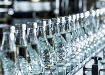 سحب عبوات مياه معبأة من الأسواق الأمريكية بسبب تلوث بكتيري خطير