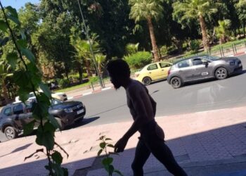 عودة انتشار المختلين عقلياً في شوارع مراكش يُثير التساؤلات