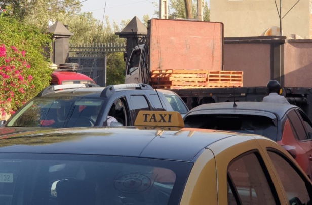 تمت الاستعانة به مؤقتا.. تواصل استعمال زقاق يلحق الضرر بمواطنين بمراكش