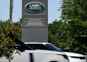 شركة عالمية تستدعي آلاف السيارات بسبب خلل خطير