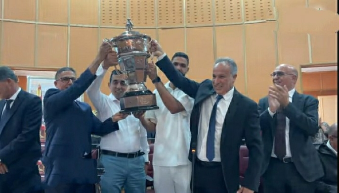 بنشيخي وكودار يستقبلان الحيداوي وحارس أولمبيك آسفي بعد تتويجه بكأس العرش