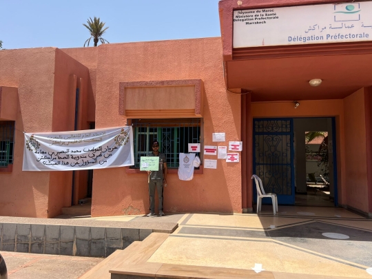 موظف يواصل اعتصامه بمندوبية الصحة بمراكش بسبب حرمانه من مهامه