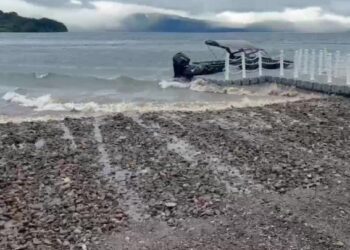 ارتفاع تسونامي كامتشاتكا إلى 15 مترا