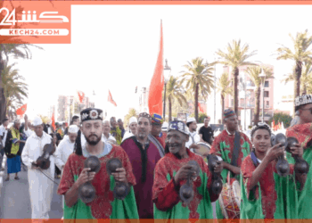 بالڤيديو: كرنفال احتفالي كبير يحيي ذكرى عيد العرش بشوارع مراكش