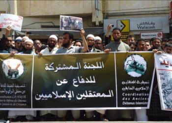 طرد مدرسة للفرنسية بطنجة بسبب النقاب يغضب لجنة الدفاع عن السلفيين