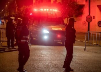 انقلاب سيارة إسعاف يخلف إصابة ممرضة وامرأة حامل 