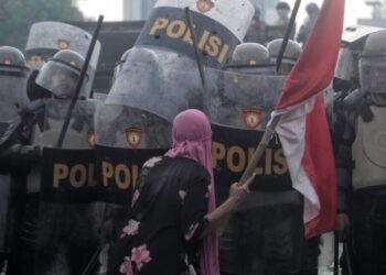 إندونيسيا.. مقتل 3 أشخاص في احتجاجات على امتيازات البرلمانيين