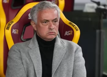 إقالة جوزيه مورينيو من تدريب فنربخشة