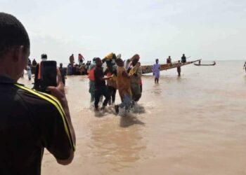 أكثر من 40 مفقودا بعد غرق قارب شمال غرب نيجيريا