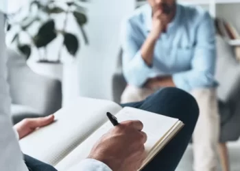 دراسة: 7.7% من الأطباء النفسيين المغاربة حاولوا الانتحار