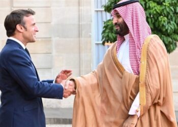 بن سلمان وماكرون يبحثان تنسيق مؤتمر حل الدولتين