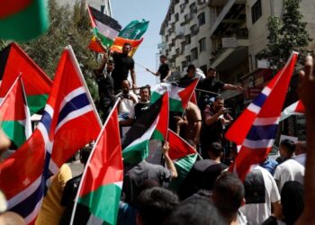 فلسطينيون في الضفة الغربية يحتفلون باعتراف بلدان غربية بدولة فلسطين