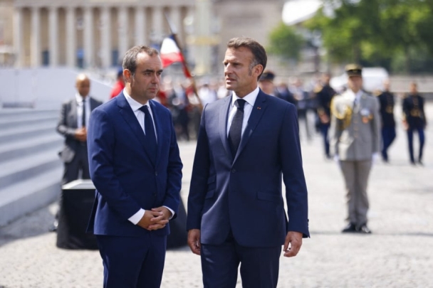 رئيس الحكومة الفرنسي المكلّف يتسلم مهامه في يوم الاحتجاجات