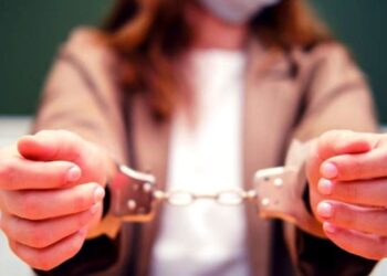 ضحايا في تازة بالعشرات.. السجن لسيدة روجت عقود عمل وهمية للهجرة نحو فرنسا