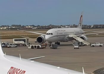 على متنها معتمرون مغاربة.. خلل تقني يجبر طائرة تابعة لـ “لارام” على هبوط اضطراري