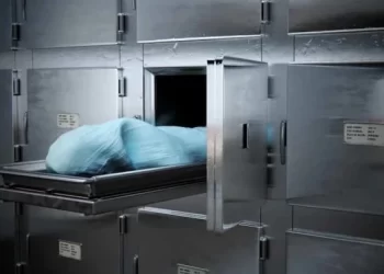 سيارة مجنونة تنهي حياة شخص وسائقها يلوذ بالفرار