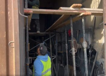 فاجعة فاس..دعامات خشبية لمواجهة خطر الانهيارات والأسر المتضررة ترفض القرار