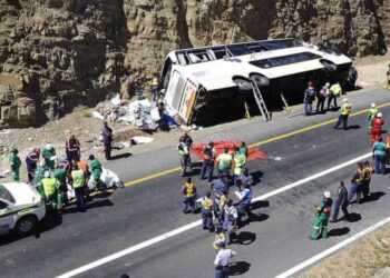 مقتل 11 تلميذا في حادثة سير بجنوب إفريقيا