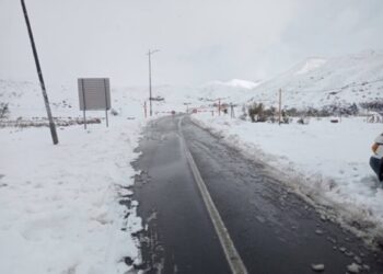 الثلوج تقطع الطريق بين مراكش وورزارات