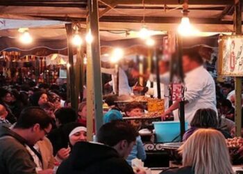 حنطات بيع المأكولات بساحة جامع الفنا.. بين جمالية المعروض وغياب ظروف الاشتغال