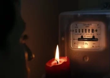 خاص.. 150 نقطة تعبئة للكهرباء بجهة فاس تضرب عن الخدمة ومناطق مهددة بالعودة إلى زمن “الشمعة”