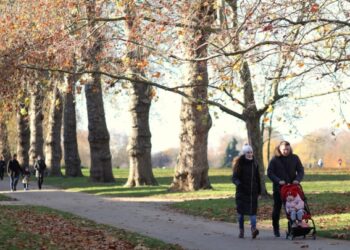 تقرير يفضح ركود الأجور التاريخي في المملكة المتحدة
