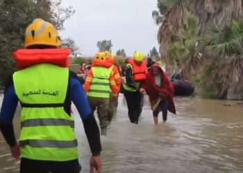 بالڤيديو.. تدخل وحدات من القوات المسلحة الملكية لإنقاذ مواطنين حاصرتهم الفيضانات بسيدي قاسم