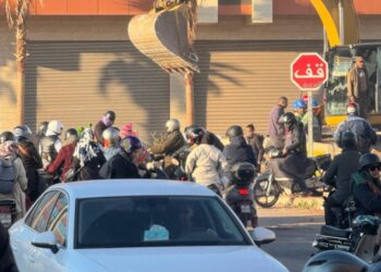 ارتباك وفوضى مرورية بعد اغلاق قنطرة شارع اسفي دون ممرات بديلة لمستعملي الطريق