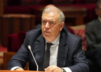 فوضى سيارات الإسعاف تثير الإستياء والداخلية تتدخل