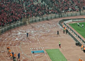 الكاف يعلن فتح تحقيق في أحداث مباراة الأهلي المصري والجيش الملكي