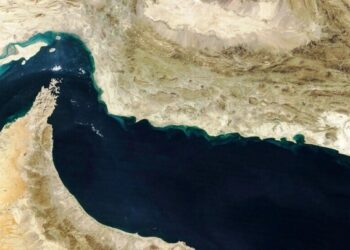 مضيق هرمز يشتعل.. استهداف 3 سفن شحن جديدة