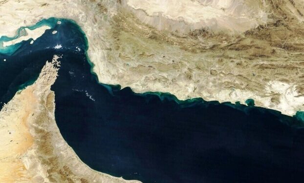 مضيق هرمز يشتعل.. استهداف 3 سفن شحن جديدة