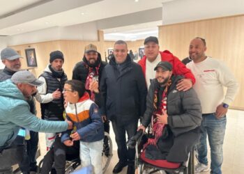 والي أمن مراكش يتحول إلى نجم خلال مباراة الكوكب وحسنية أكادير