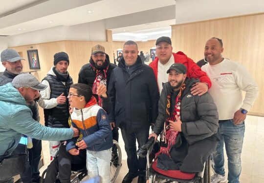 والي أمن مراكش يتحول إلى نجم خلال مباراة الكوكب وحسنية أكادير