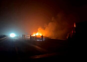 مصرع شخص واحتراق شاحنة في حادث مروع بالطريق السيار بين شيشاوة وأكادير+ صور