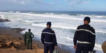 إنقاذ شباب من موت محقق بعد سقوطهم في حفرة بحرية بشاطئ أكادير