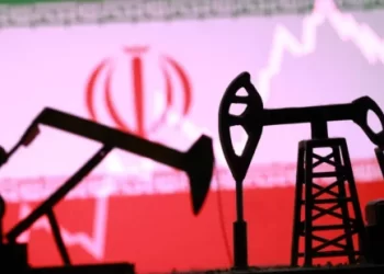 النفط يقفز لليوم الثالث مع تصاعد الحرب ومخاوف إغلاق هرمز