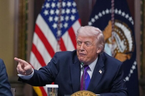 ترمب: إيران «على وشك الاستسلام»