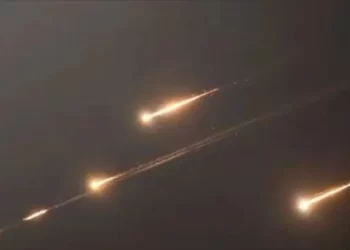 البحرين تعلن اعتراض 143 صاروخا و242 مسيرة