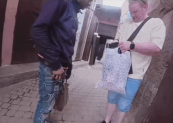 بالڤيديو… سائحان يوثقان لحظات رعب وابتزاز في أزقة مراكش