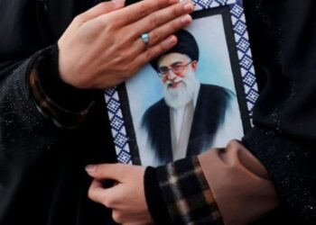 تقرير: “سي آي إيه” ساعدت في تحديد موقع خامنئي لاستهدافه