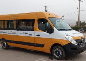 خططوا للتحرش بتلميذات.. مجهولون يعترضون سيارة نقل مدرسي ويعتدون على سائقها بقلعة السراغنة